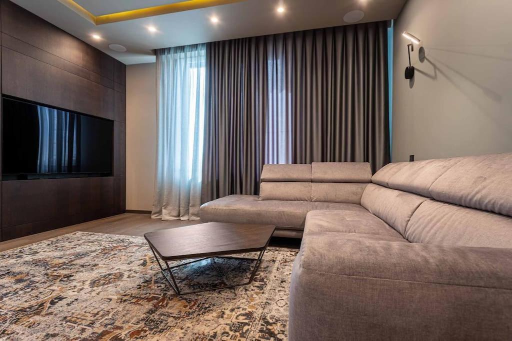 Luxury Apartment In The Superb Location Chisinau Exterior foto