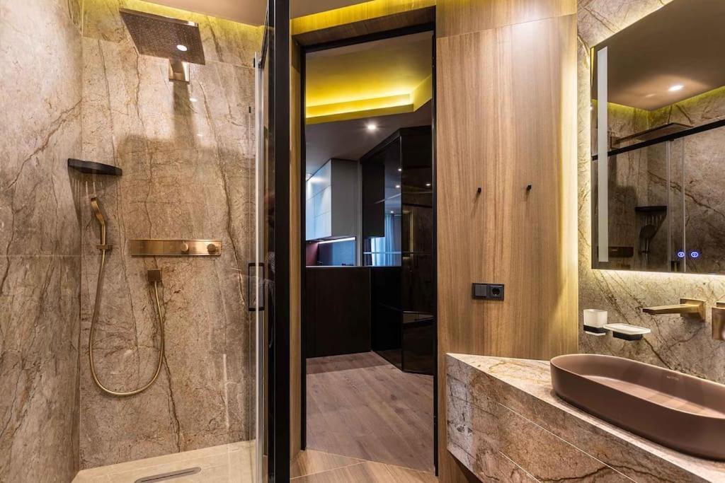 Luxury Apartment In The Superb Location Chisinau Exterior foto